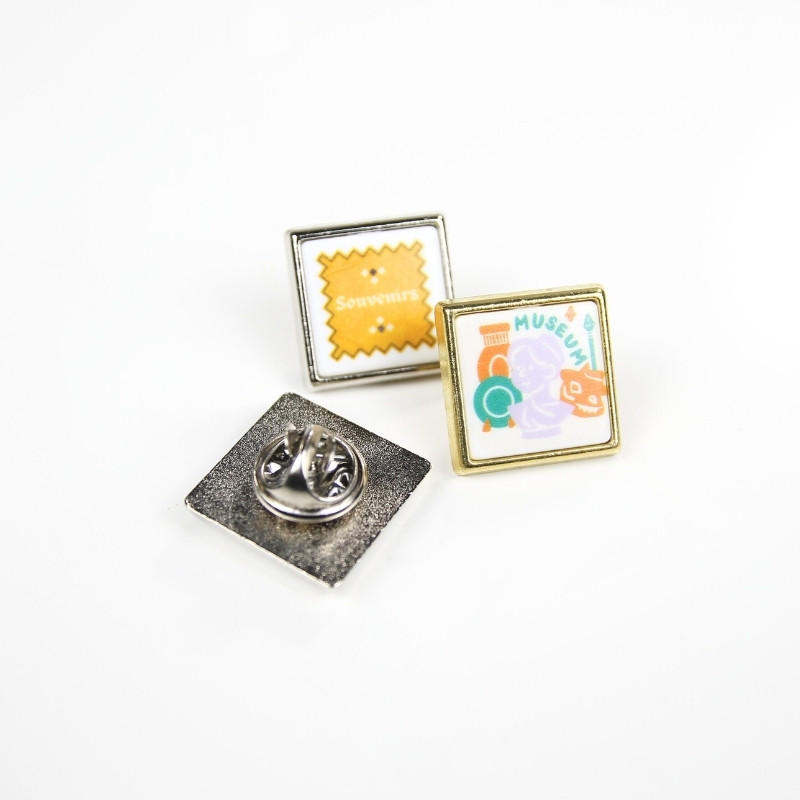 Pin's Carré Argent - 18 mm - Made in France