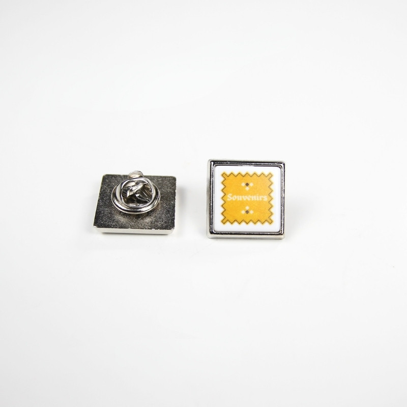 Pin's Carré Argent - 18 mm - Made in France